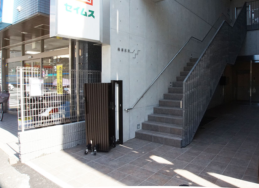 2階へお上がり下さい